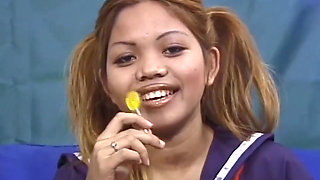 Asian babe pussy fucking dildo playing