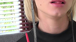 742 Burning Passion of Her Red Shiny Lips