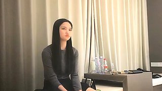 Amateur Webcam Cute Teen Plays Solo with Big Dildo