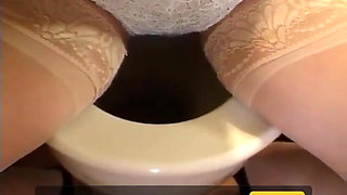 Honey in Toilet Pissing