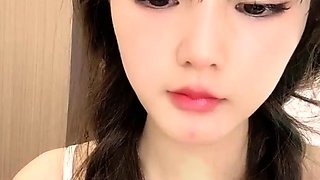 Amateur Webcam Cute Teen Plays Solo