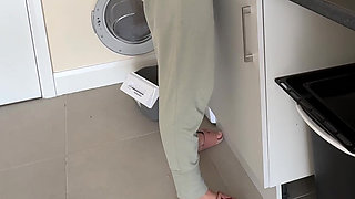 Dishes Vs. Full Bladder… I Lost Control and Piss in Pants