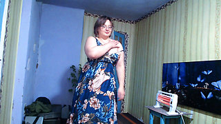 Hot Dancing with a Hot Girl in a Good Mood