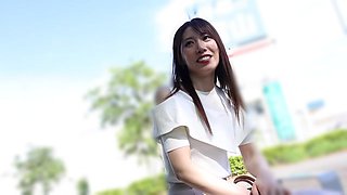 336KNB-402　【エロがりスレンダー美女】気が強そうなスレンダー美人な奥さんがキスで即トロ顔にw