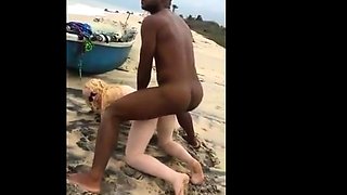 Sexo na Praia: Brasileiras Amadoras na Praia Suja