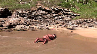 Fuck my latin pussy on beach