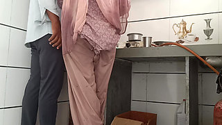 Rasoi mein bhabhi ji ke sath masti