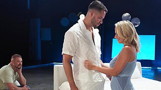 Hot wife Sadie Rose gets her asshole gapped by horny Dan Damage