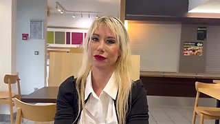 une mature a peine divorcée passe un casting porno