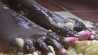 Ebony Pearl Banana Crushing