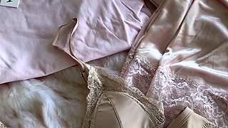 Amateur brunette ariana marie solo toying