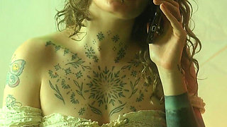 Insatiable Lola Takes 19 Inch Alien Monster