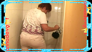 Annadevot - Horny in the Bathroom