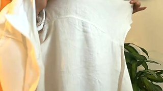Hispanic milf shares sensual nude dance striptease