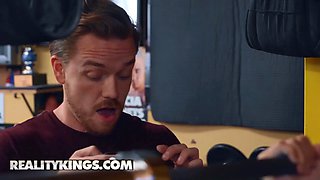 (Abella Danger, Kyle Mason) - had her pack - reality kings