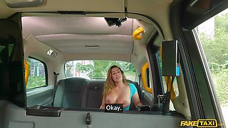 La Paisita Oficial’s Latina Curves Mesmerize in Taxi