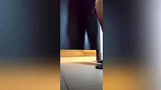 Me masturbo en vestidor publico