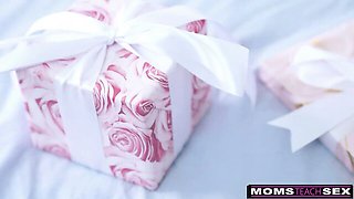 Moms Teach Sex - big tits movie