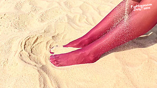 922 Shiny Purple Cdr Pantyhose on the Beach