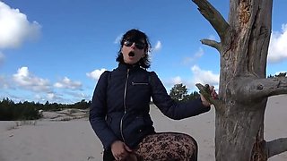 Amateur MILF Wanilianna Pissing in Stockings Outdoor Fetish Game on Dune