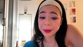 Live brunette camgirl toys masturbation orgasm on webcam