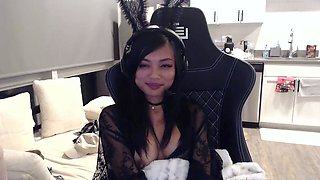 Hot amateur webcam teen masturbates for their fans