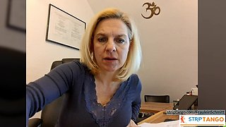 FrauleinSchmitt Erotic display at stripTango