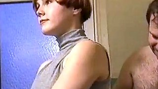 Haarige deutsche Amateurin mit hngenden Brsten