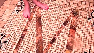 Marie Madison Shaves and Masturbates in Shower