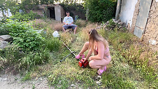 Cranking Cutie in Heels Fails to Start Wet Job Instead