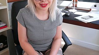 Webcam busty blonde stripped covered by oil anal masturbate