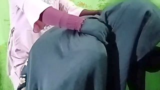 Hardcore office fun with Bangladeshi housewife Puja-Queen11 and her husband's friend