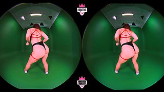 amateur raintree03 flashing ass on live webcam