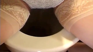 Honey in Toilet Pissing