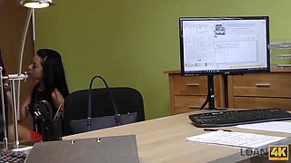 Loan4k. lo dulce inga le da su cuerpo al agente de prestamos para un credito