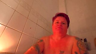 Amateur BBW Couple Bath Time Fun - Shaved Pussy & Tattooed Wife in 4K