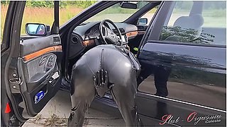 In Black Latex Public Pissing