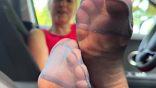 Amateur Foot Fetish Girlfriend Sucks and gives a Footjob