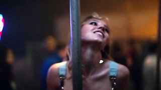 Sydney Sweeney Comp Huge-wood