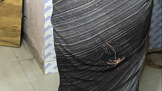 Dasi bhabhi in hotel full enjoying with bhabhi devar in bathroom