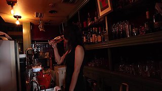 336KNB-399　【ボインに乾杯】「この仕事始めてから旦那とすれ違いで…」新宿某所のスナックを経営する美人妻がAV応募！