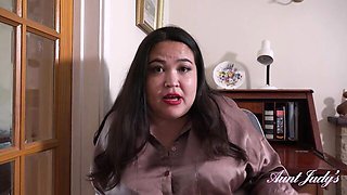 Aunt Judy's - solo female trailer