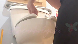 Desperate Public Pissing