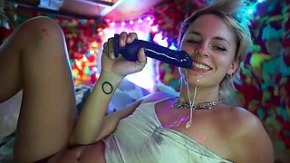 Pissing masturbating babe solo toy play