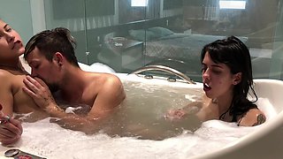Steph & Scarlet's steamy July fling: Amateur trio in a soapy bath