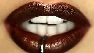 Avril Hall Tearing up In The Sofa With Her Inborn Breasts - Juliana Grandi