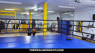 Big hooter cougar sucks off a muscle stud in the fitness