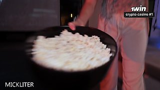 See a flick or drill this lil mega-bitch?