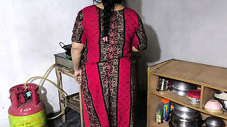 Desi Aunty Anal Fuck in Kitchen - Bangladeshi Step Mom Doggy Style HD