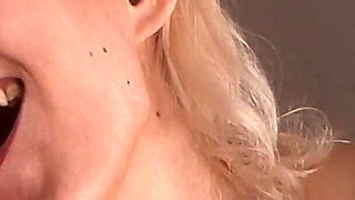 Amateur Girl Sucks His Cock Until Cum in Her Mouth!